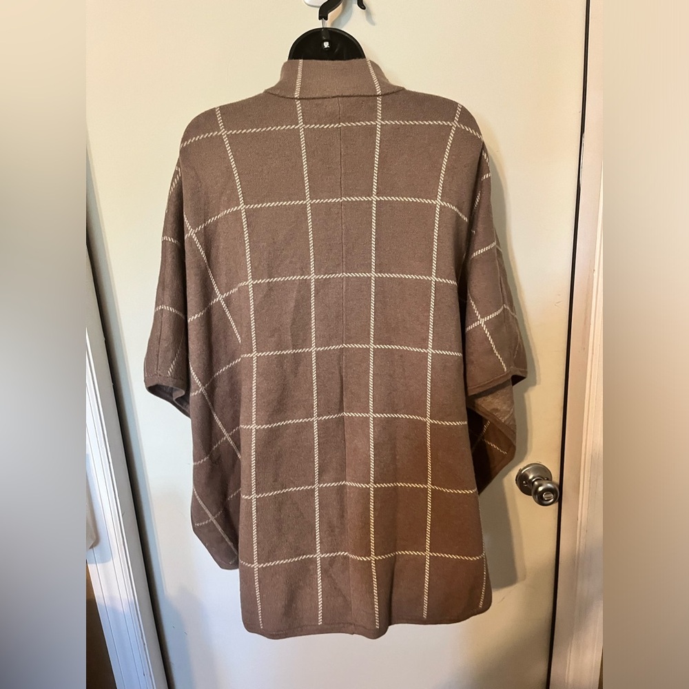 Tahari Zip Up Windowpane Cape Coat. Tan w/ gold hardware, Sz L / XL - Picture 6 of 10